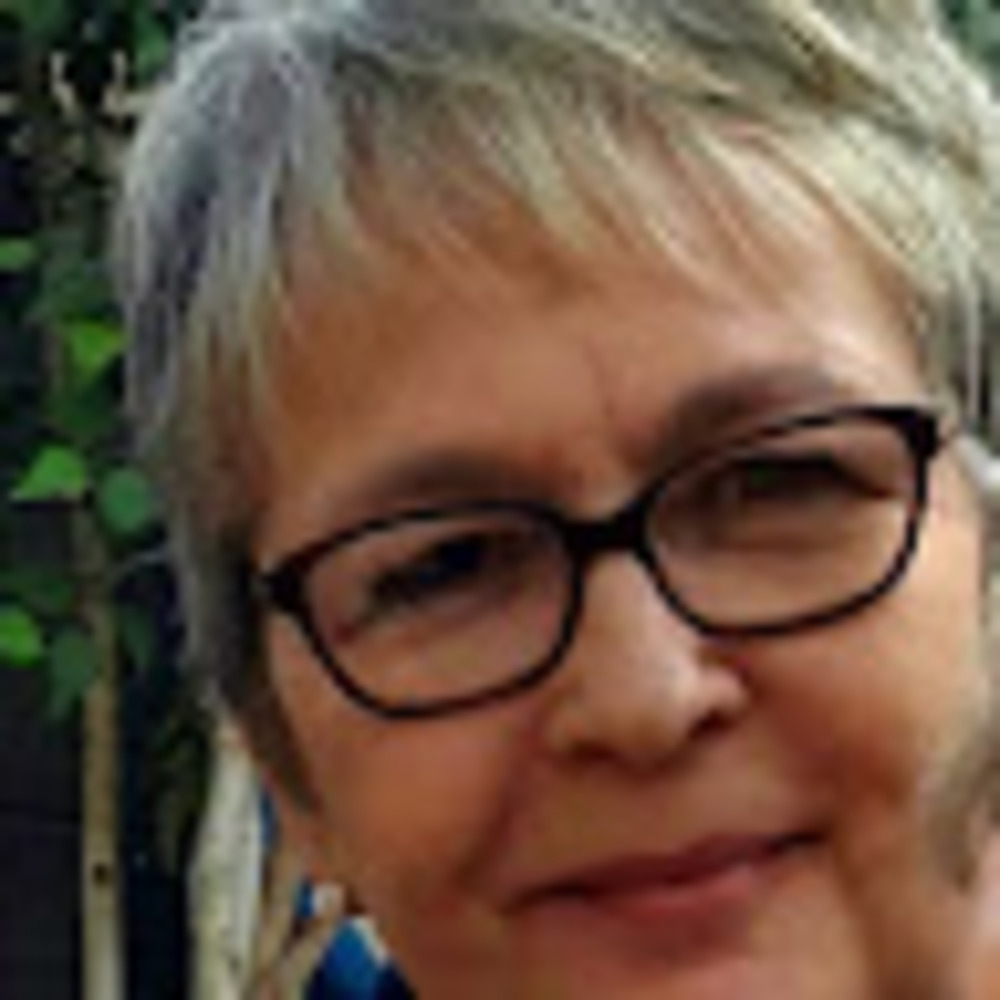 Meet your Posher, Lora